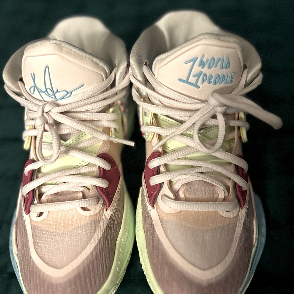Like New Women's 6/Big Kids 4.5 Nike Kyrie Infinity 1 World 1 People Shoes